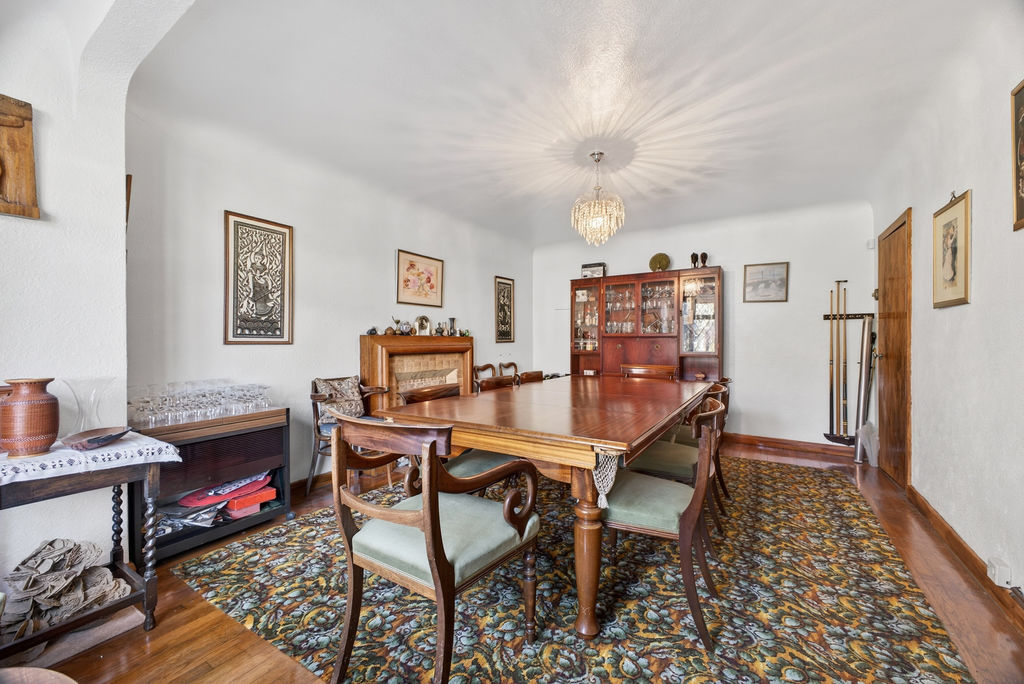 Ivy Gate- click for photo gallery